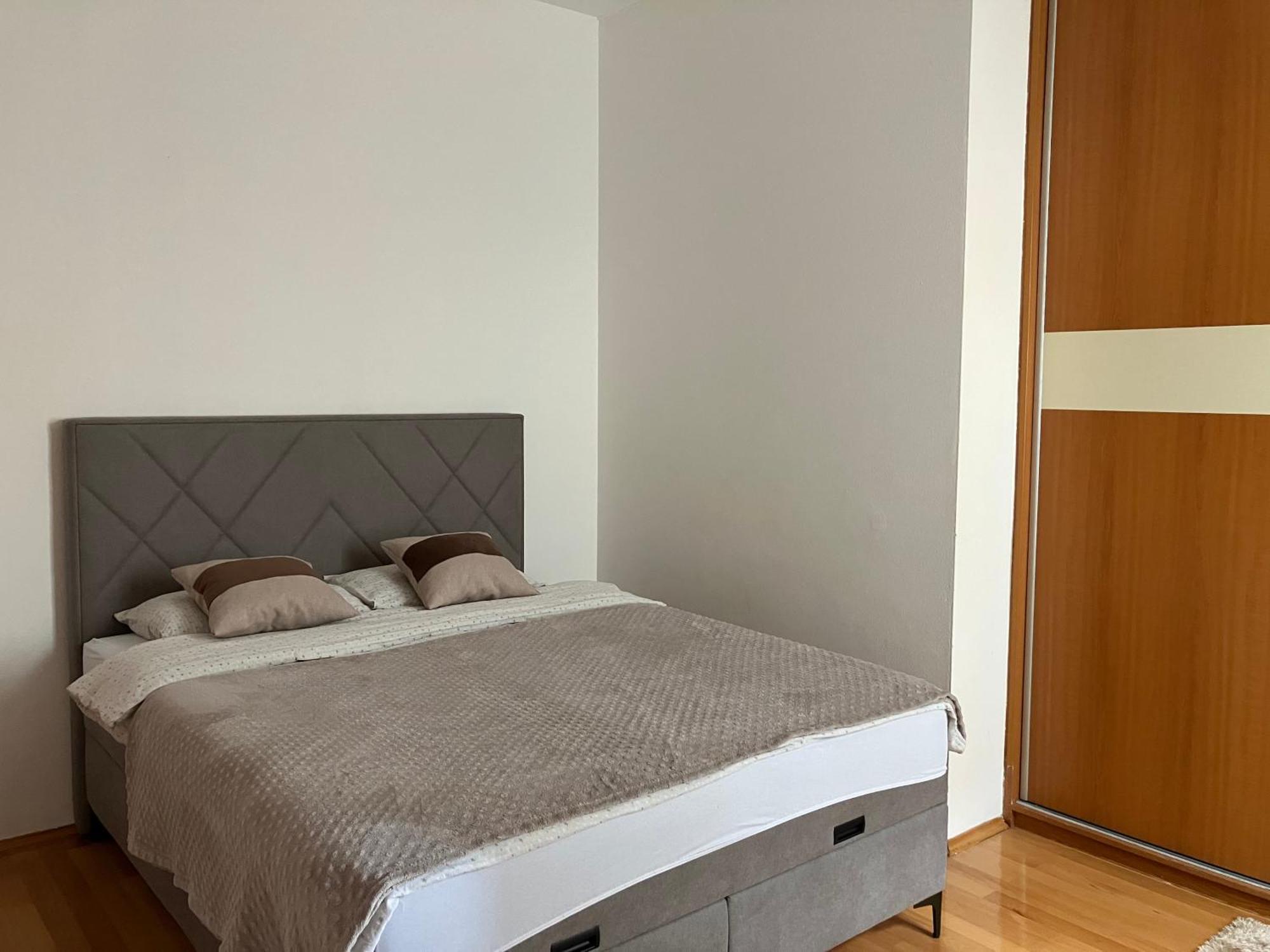 Stan Na Dan Centar Banja Luka Apartment Exterior photo